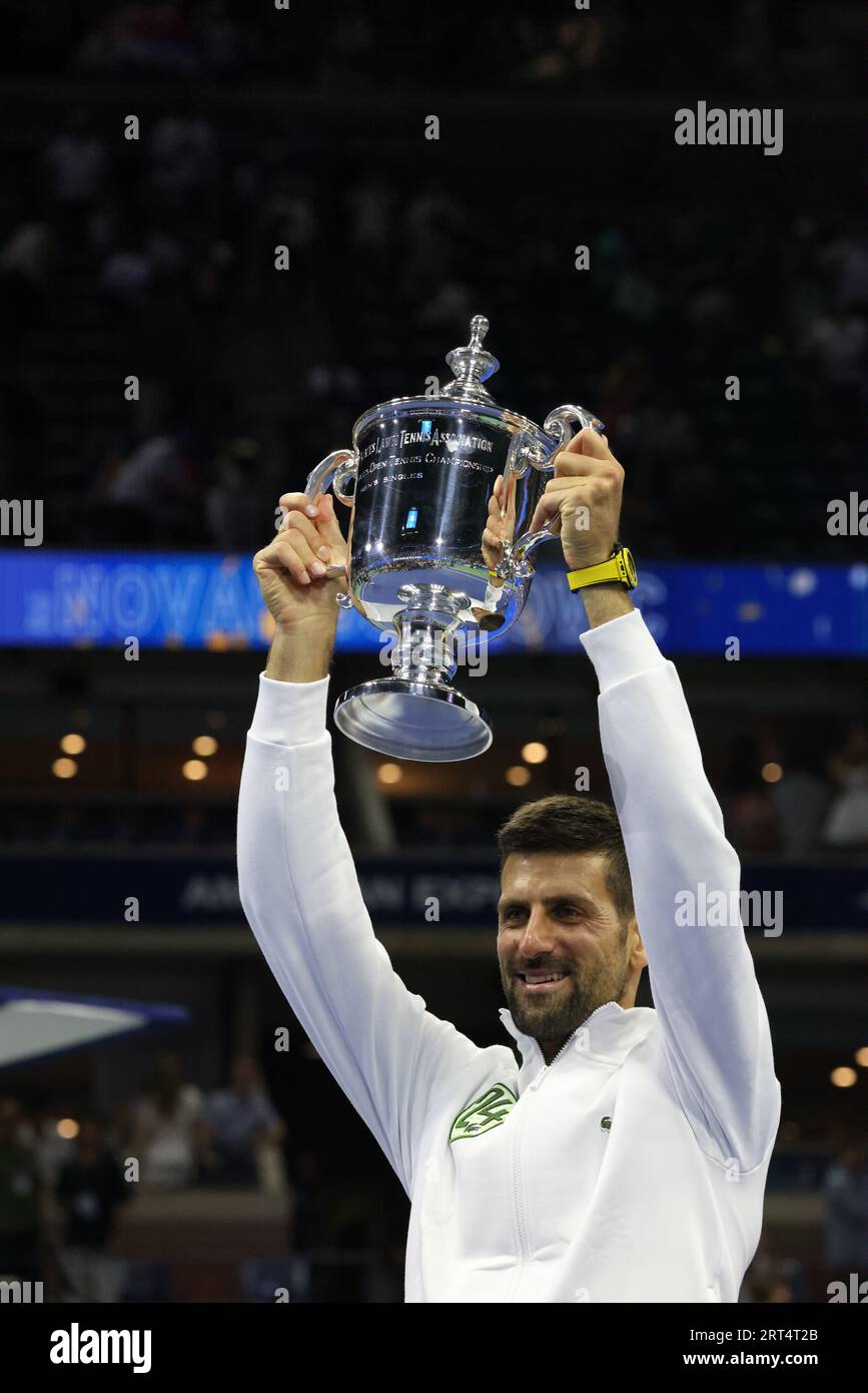 Carrera de novak djokovic trofeo del us open de novak djokovic