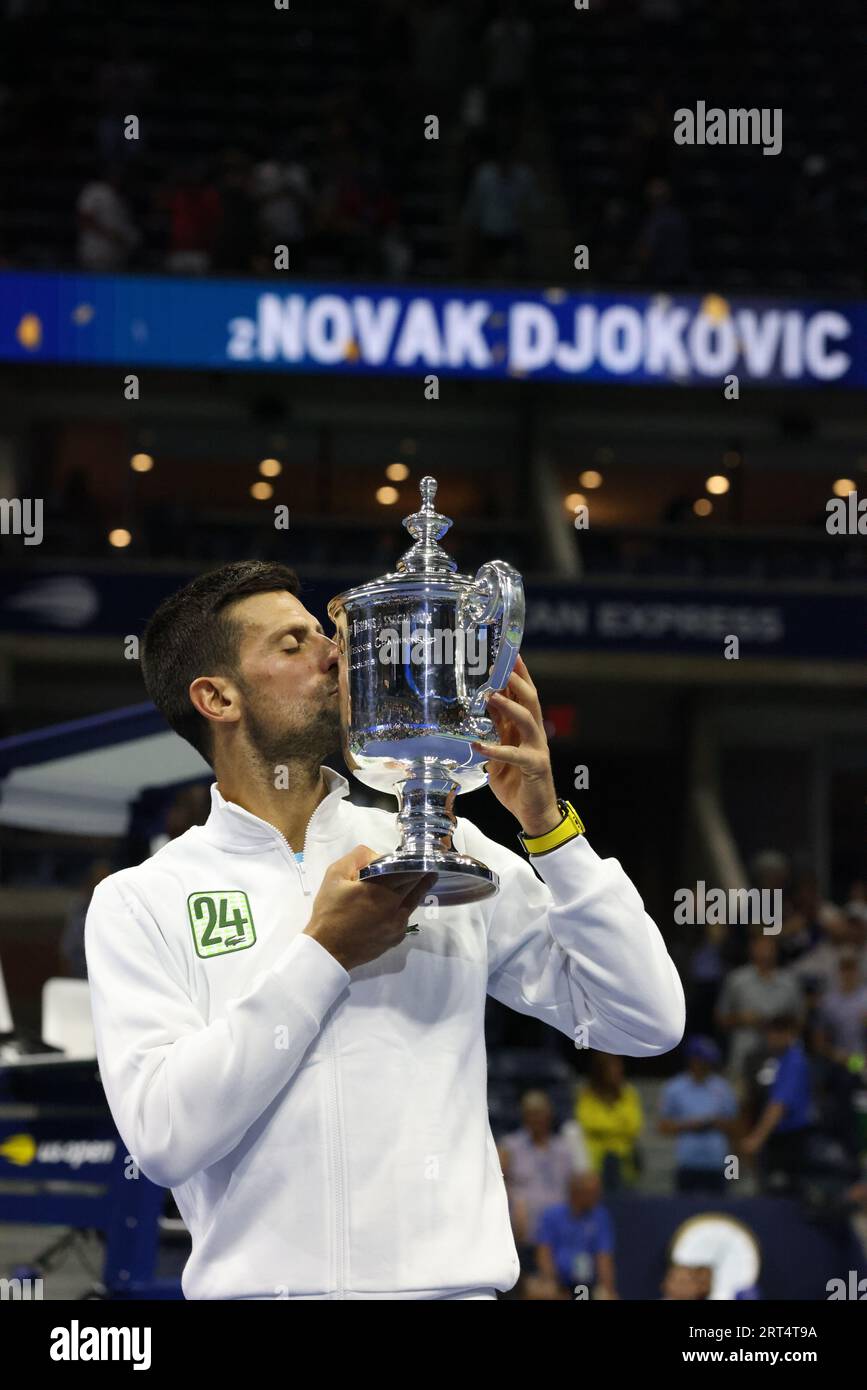 Carrera de novak djokovic trofeo del us open de novak djokovic