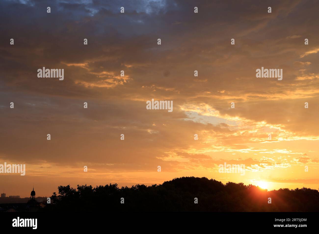 Sol naciente, amanecer en Burdeos. Burdeos, Gironda, Francia, Europa. Foto de stock
