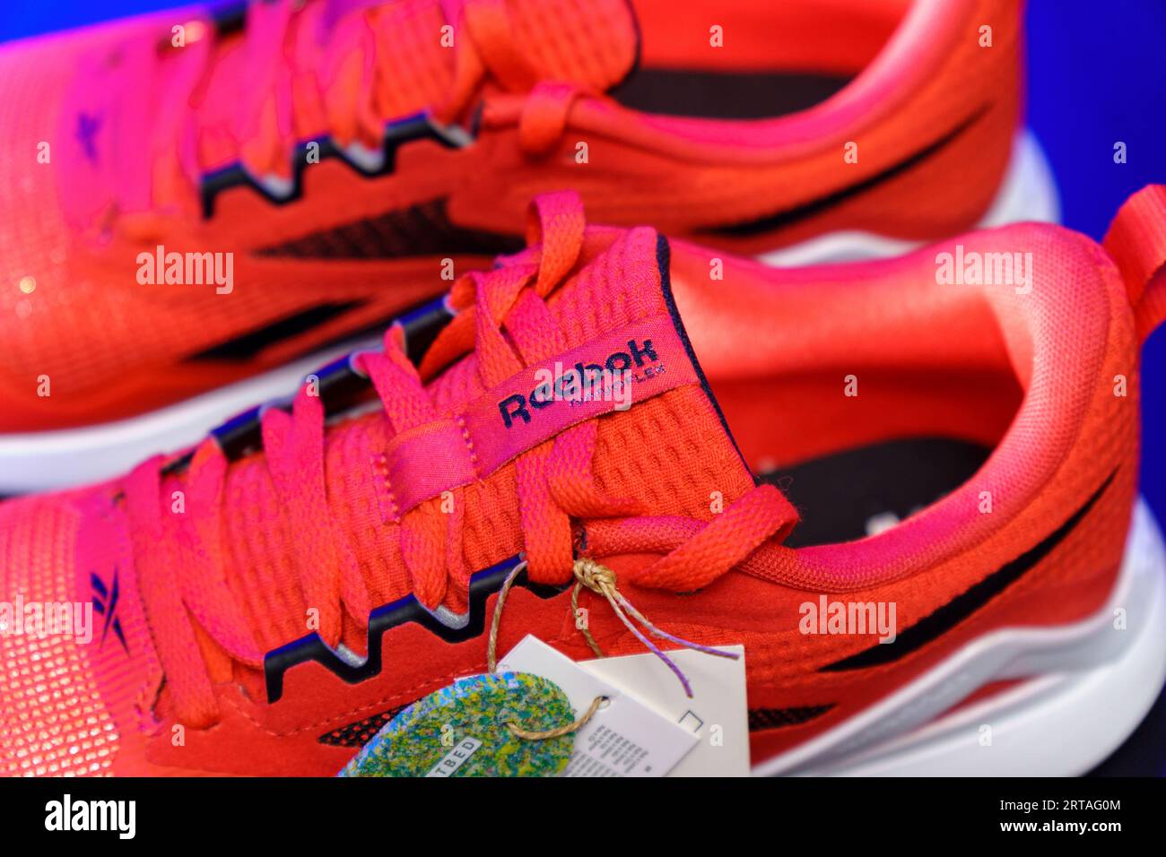 Reebok color rojo top