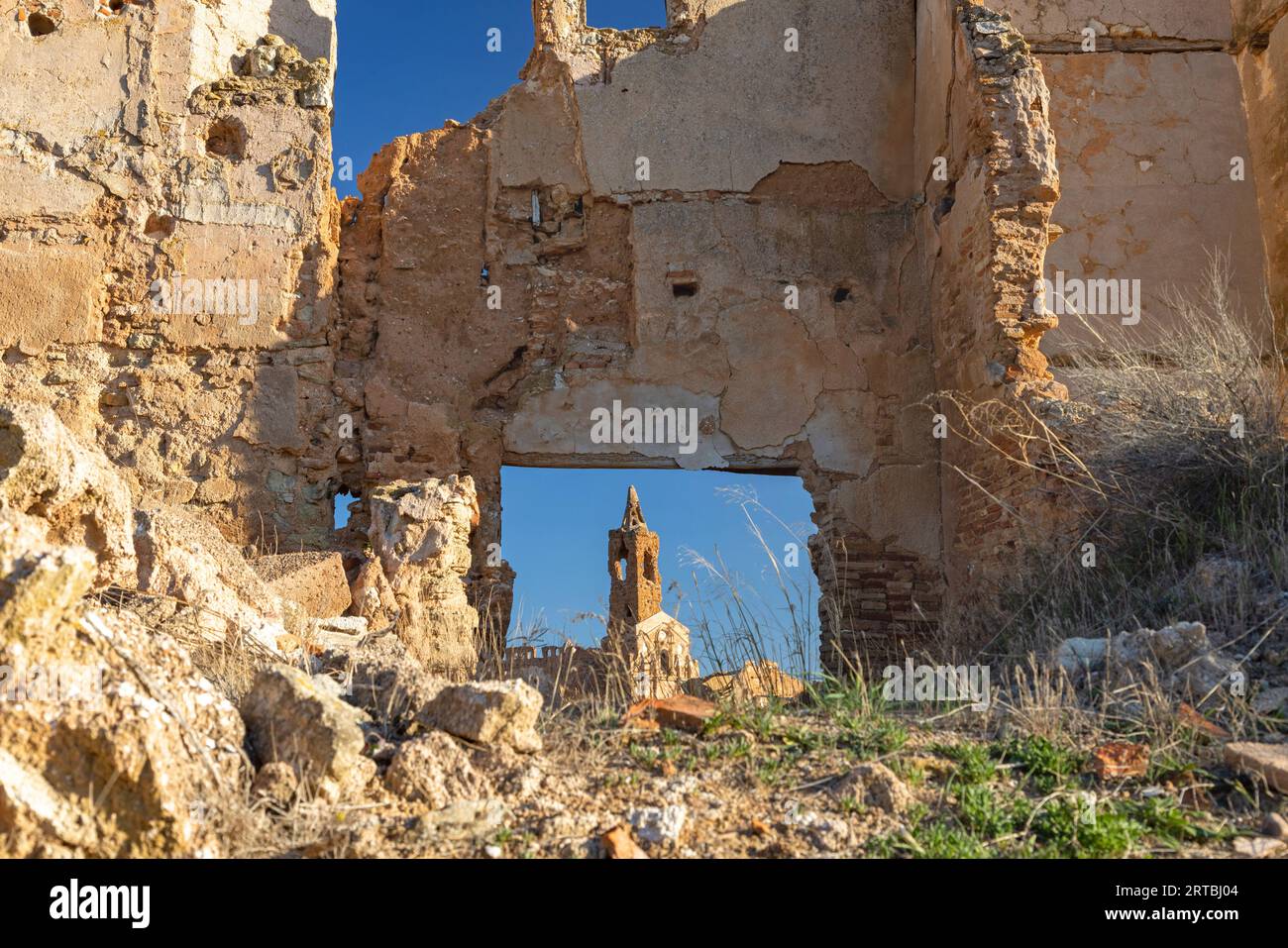 Belchite, ruina de la iglesia San Martín, España, Aragón Foto de stock
