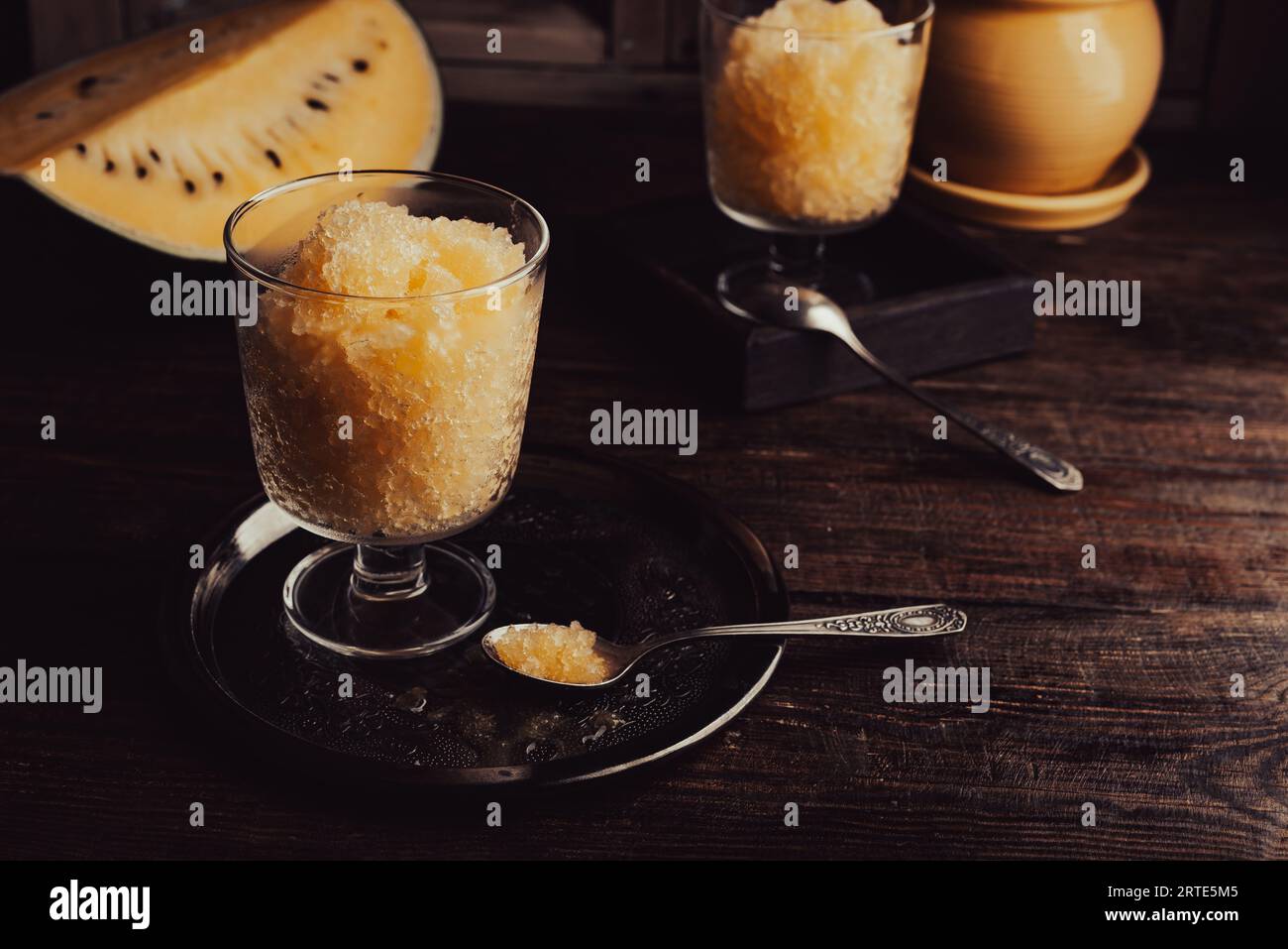 Siciliana Granita Doce Frio Isolada Em Fundo Branco Foto de Stock - Imagem  de tradicional, leite: 187999186