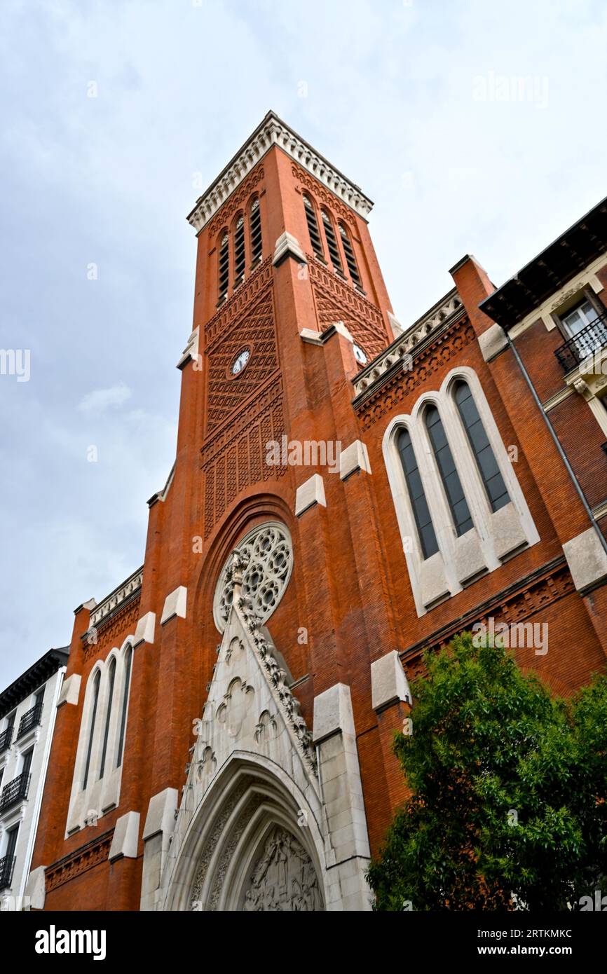 Parroquia de Santa Cruz Madrid, España – 25 de mayo de 2023 Foto de stock