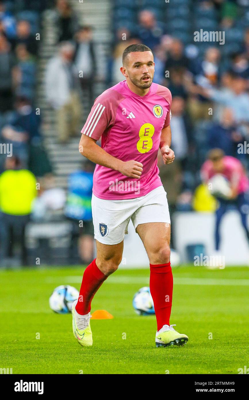 JOHN McGinn, jugador de fútbol profesional, durante una sesión de entrenamiento para la selección nacional escocesa Foto de stock