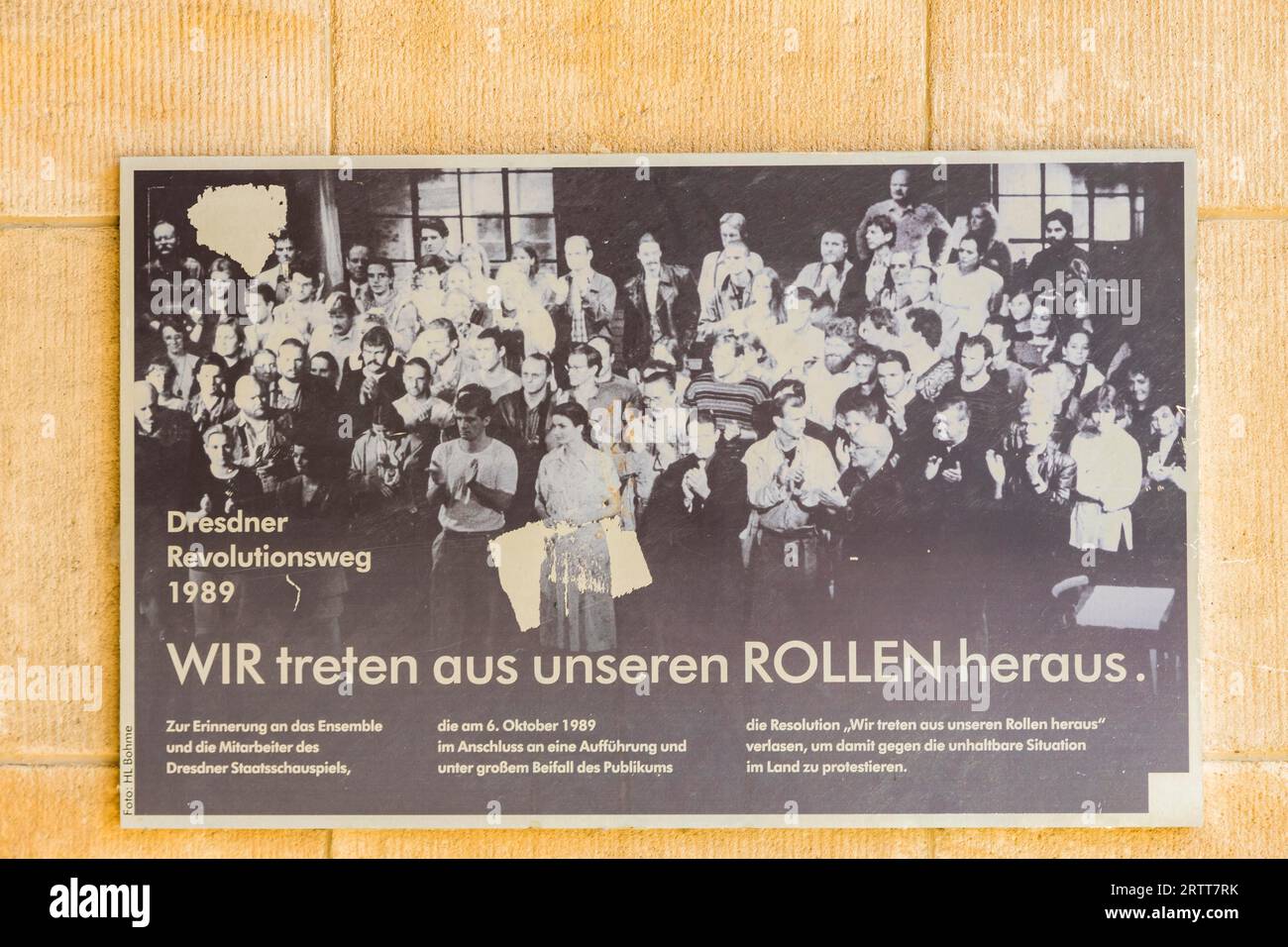 Schauspielhaus Dresden, placa conmemorativa de la participación del conjunto en los eventos de Wende Foto de stock