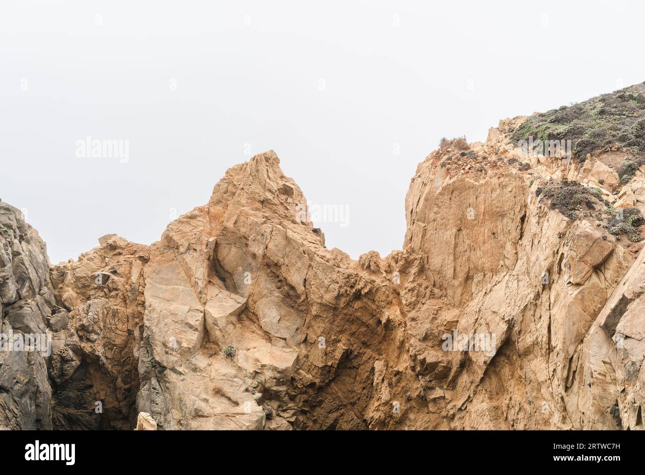 Una costa rocosa cerca de BIG SUR, california Foto de stock