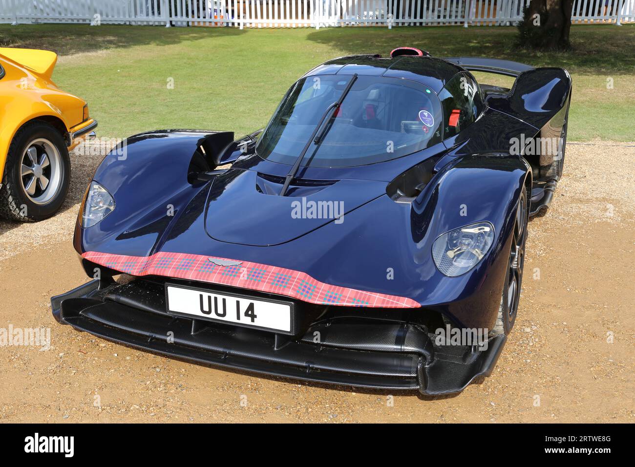 Aston Martin Valkyrie (2023) (futuro ganador del Clásico), Concours of Elegance 2023, Hampton Court Palace, Londres, Reino Unido, Europa Foto de stock