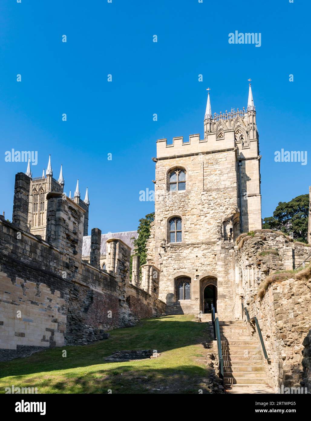 Torre Alnwick de los terrenos bajos del East Hall, Palacio de los Obispos Medievales, Lincoln City, Lincolnshire, Inglaterra, REINO UNIDO Foto de stock