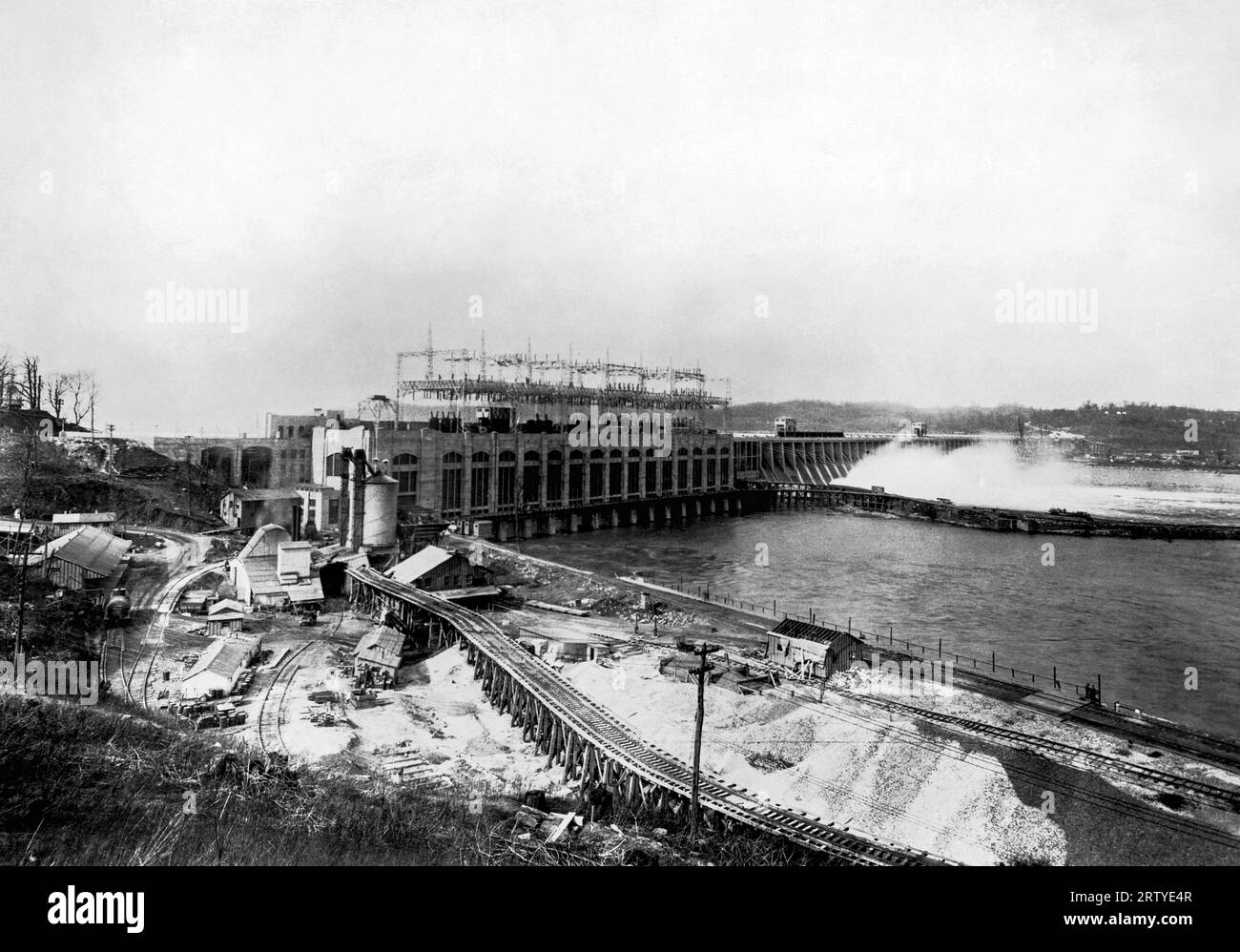 Conowingo, Maryland, 1928 La planta eléctrica Conowingo parcialmente terminada que aprovecha el río Susquehanna para las necesidades de energía del área de Filadelfia. Foto de stock