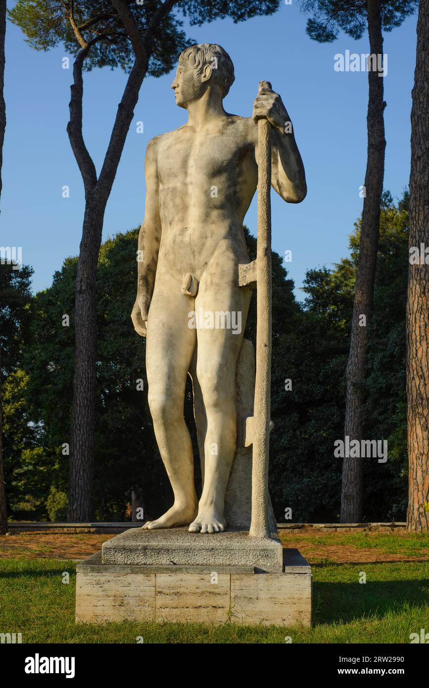 Estatua del granjero de Fausto Melotti de 1943, en el parque Ninfeo, EUR, Roma Italia Foto de stock