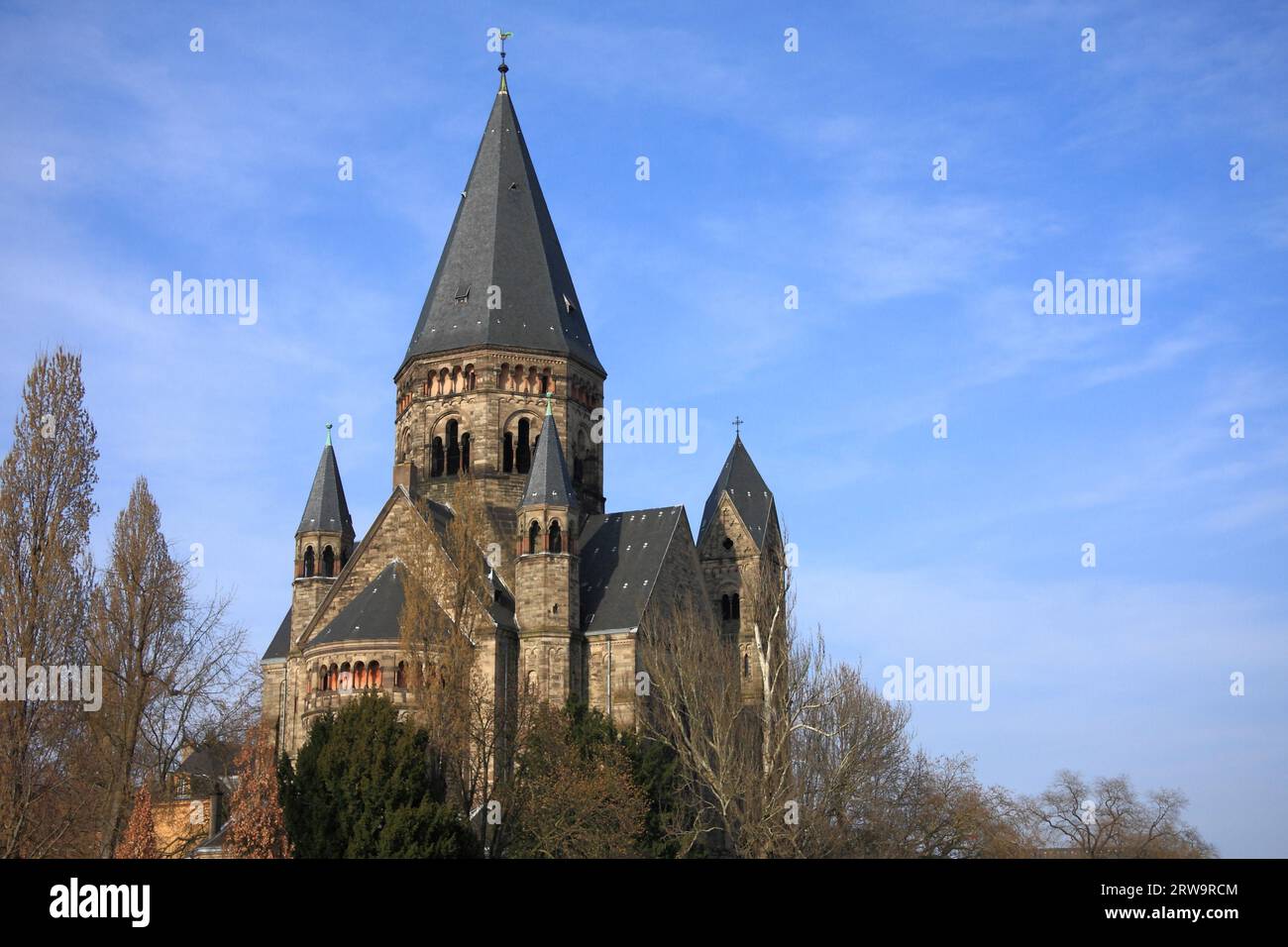 Vista del Templo Neuf en Metz Lorraine, Francia, fondo cielo azul Foto de stock