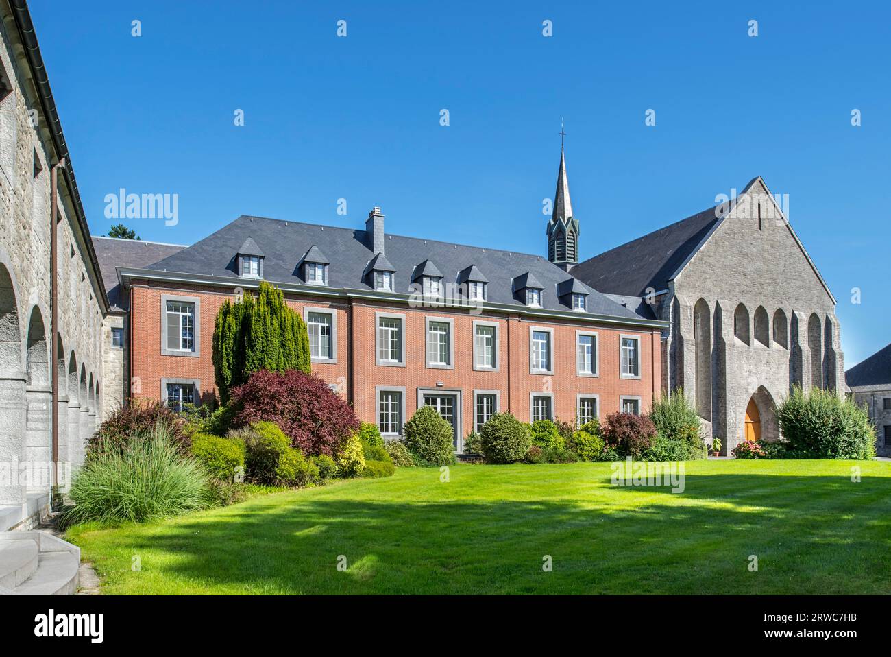 Abadía de Scourmont / Abadía Notre-Dame de Scourmont, monasterio trapense en Forges, famoso por su Cervecería Chimay, provincia de Hainaut, Bélgica Foto de stock