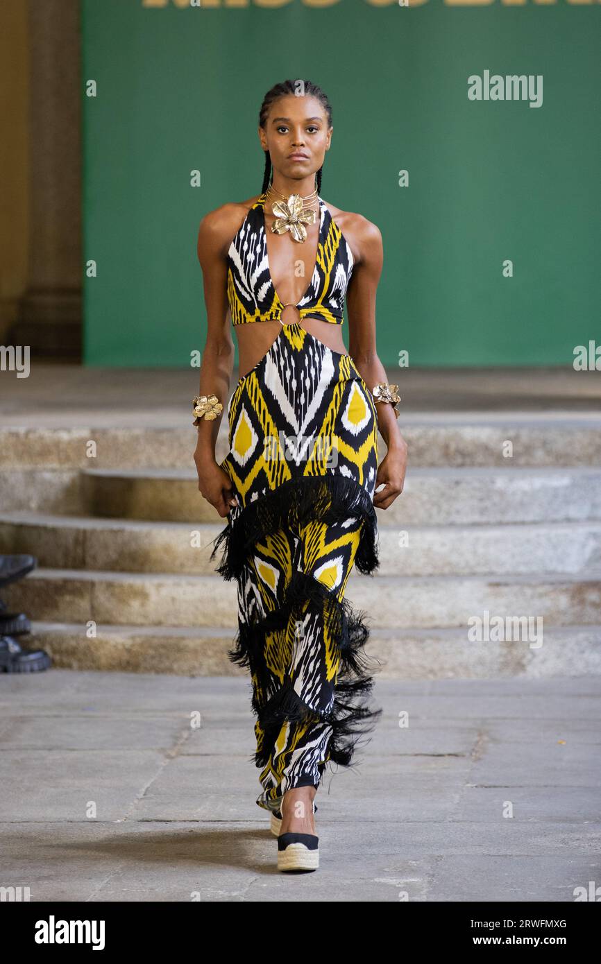 Milan Fashion Week - Mujer S/C 2024 Miss Bikini Fashion Show - Pasarela  Milán, Italia. 18 de septiembre de 2023. © SGPItalia id 130179 004 Crédito  no exclusivo: SIPA US/Alamy Live News