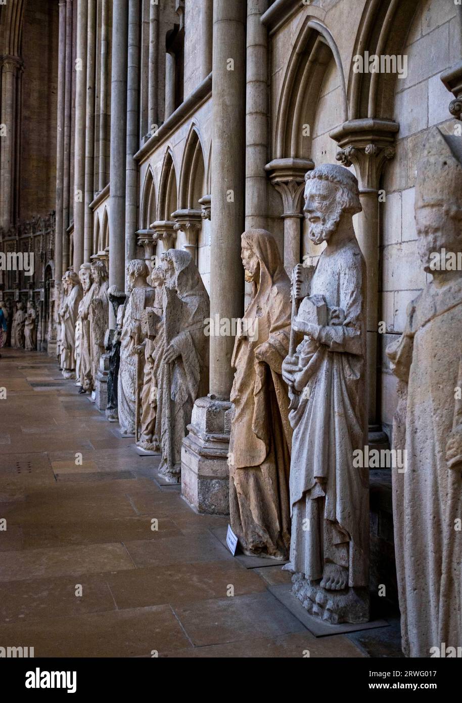 Rouen Normandía Francia - Estatuas de los Santos dentro de la Catedral de Rouen Rouen es la capital de la región norte de Francia de Normandía, es una ciudad portuaria en el Foto de stock