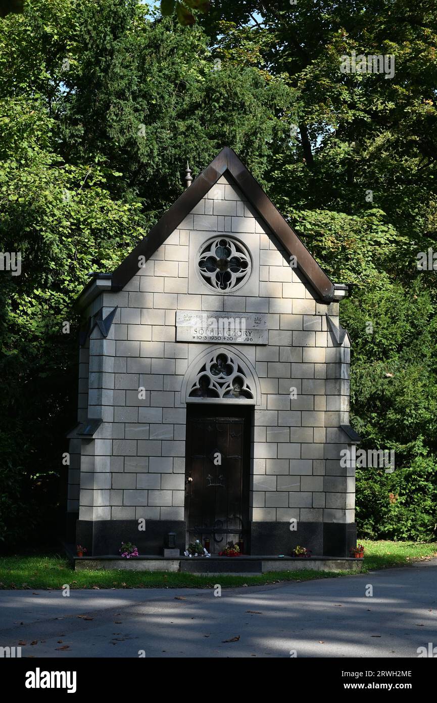 Colonia, Alemania. 10º de septiembre de 2023. La capilla y el lugar de descanso final de la reina Roma Sophia Czory. Tumba en el cementerio de Melaten en Colonia. Crédito: Horst Galuschka/dpa/Alamy Live News Foto de stock