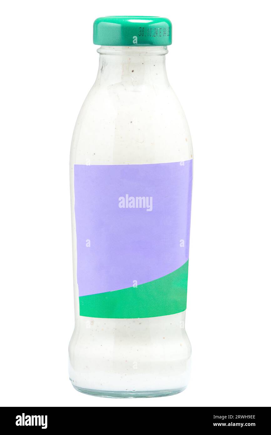 Botella con salsa sabrosa sobre fondo blanco. Ensalada César Foto de stock