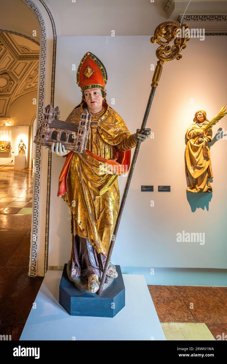 Estatua de san virgilio fotografías e imágenes de alta resolución Alamy