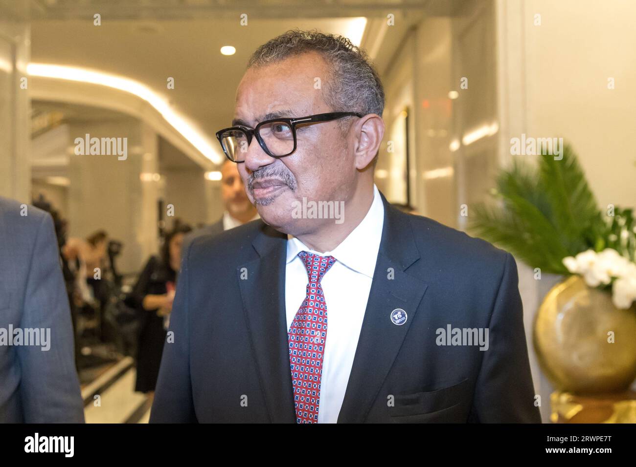 Nueva York, EE.UU. 2023 de septiembre. Tedros Adhanom Ghebreyesus Director General de la Organización Mundial de la Salud llega a una reunión con el Presidente de Brasil Luiz Inácio Lula da Silva en un hotel en la isla de Manhattan en la ciudad de Nueva York en los Estados Unidos este miércoles, 20 de septiembre de 2023 Crédito: Brazil Photo Press/Alamy Live News Foto de stock