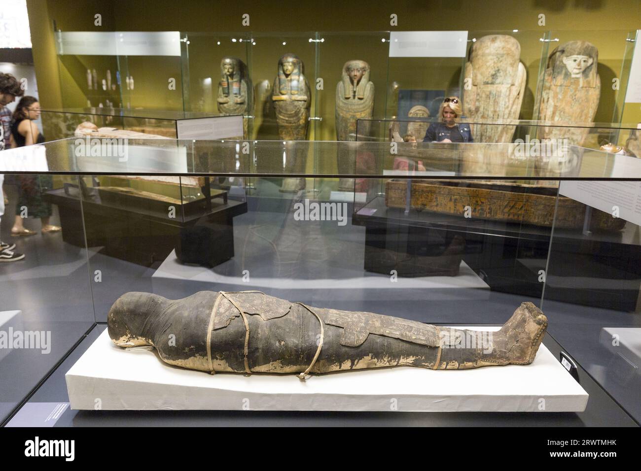 Momia egipcia en el museo en Budapest Foto de stock