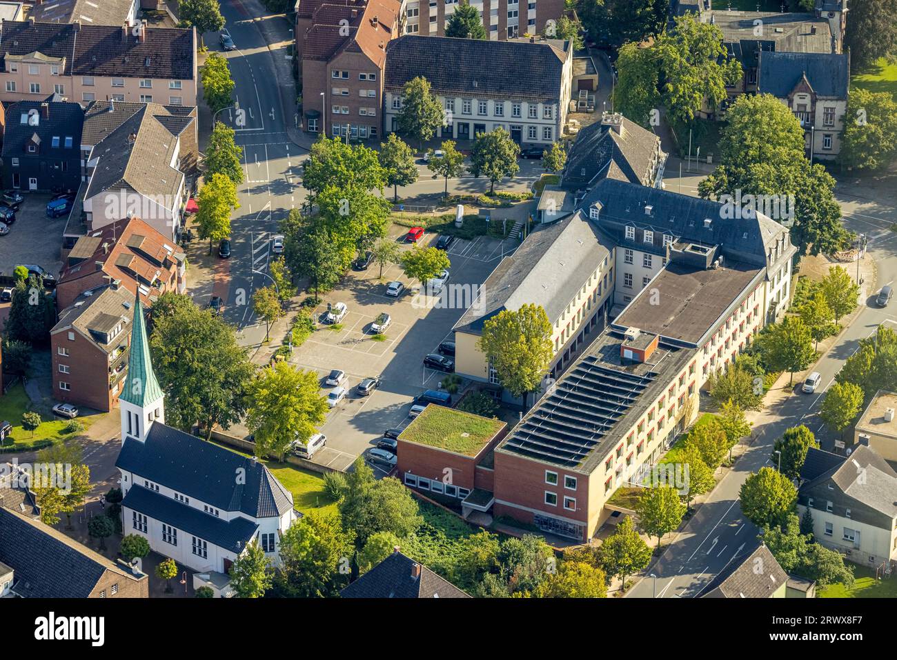 Vista aérea, Evang. Christuskirche y ayuntamiento, Beckum, Münsterland, Renania del Norte-Westfalia, Alemania, sitio de culto, Autoridad, Centro comunitario, DE, Foto de stock