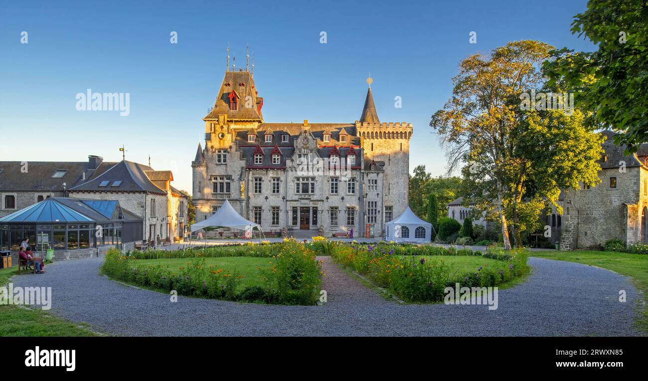 Radhadesh / Château de Petite-Somme, castillo neogótico propiedad del movimiento Hare Krishna ISKCON cerca de Durbuy, Luxemburgo, Valonia, Bélgica Foto de stock