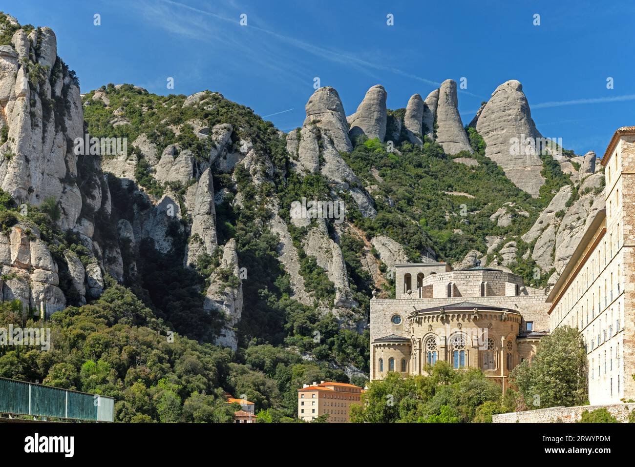 Monasterio benedictino Santa Maria de Montserrat , España, Katalonia, Serralada Prelitoral Catalana, Montserrat Foto de stock