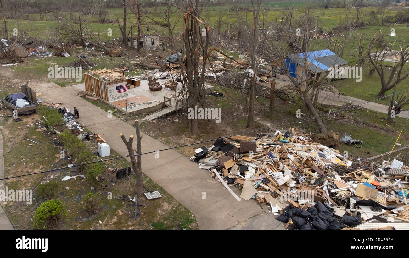 Covington, TN, 13 de abril de 2023 Vista aérea de los daños causados