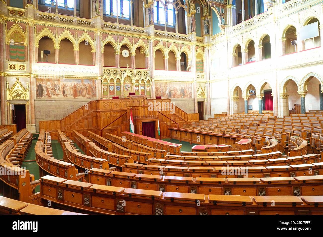 Budapest, Hungría - 22 de agosto de 2023: Interior del edificio del Parlamento húngaro Foto de stock