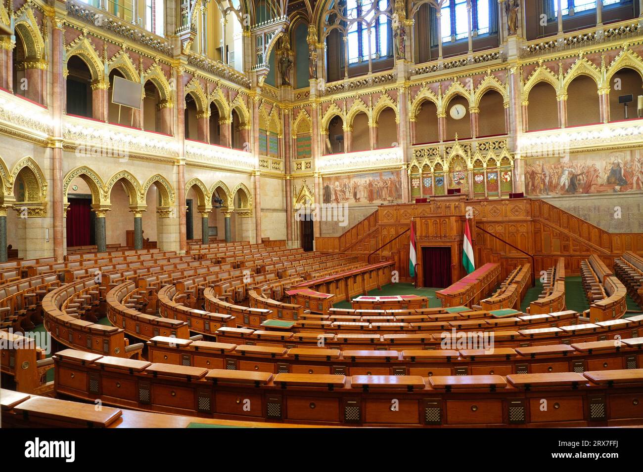 Budapest, Hungría - 22 de agosto de 2023: Interior del edificio del Parlamento húngaro Foto de stock