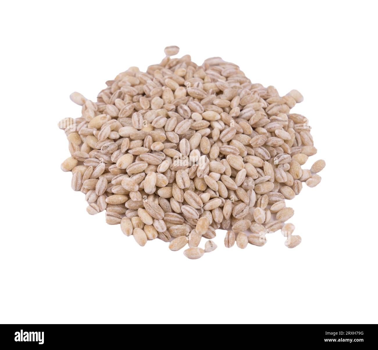 una pequeña pila de granos de cebada sobre un fondo transparente Foto de stock