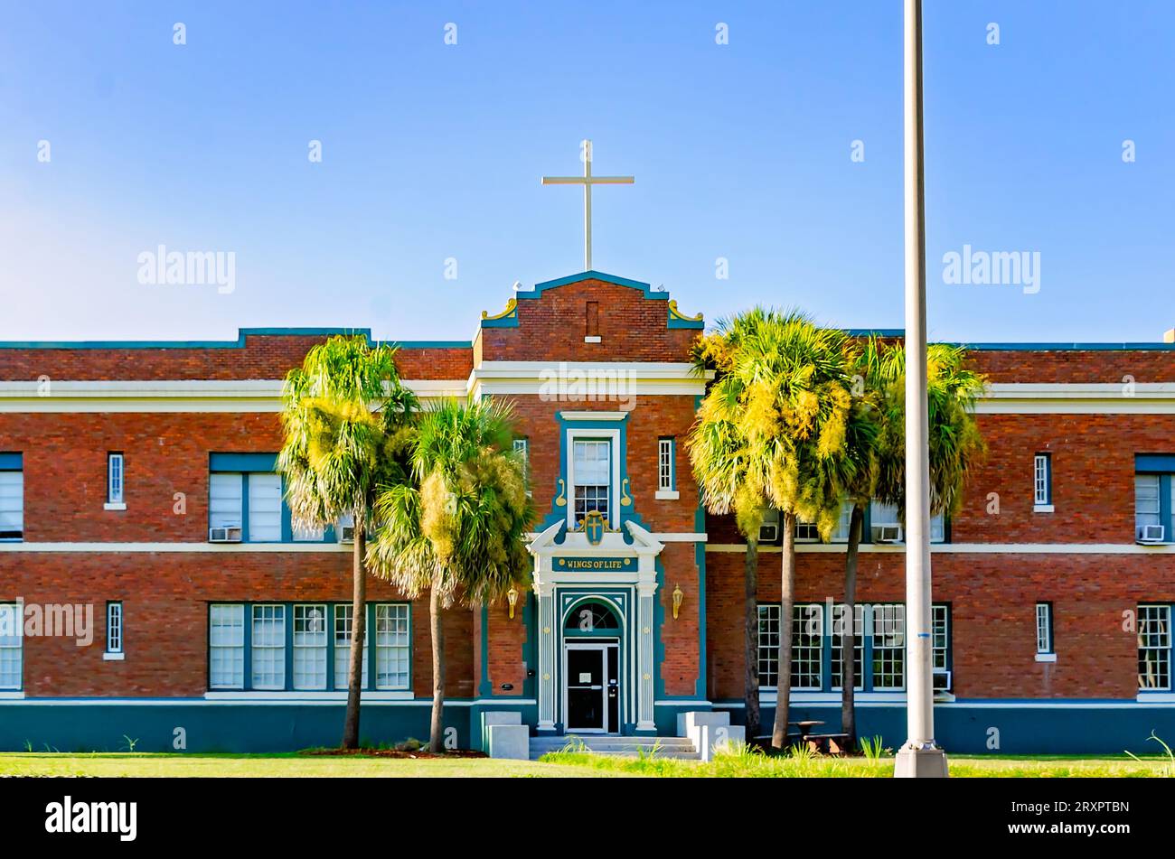 Wings of Life, ubicado en la antigua St La Escuela Católica de José, en