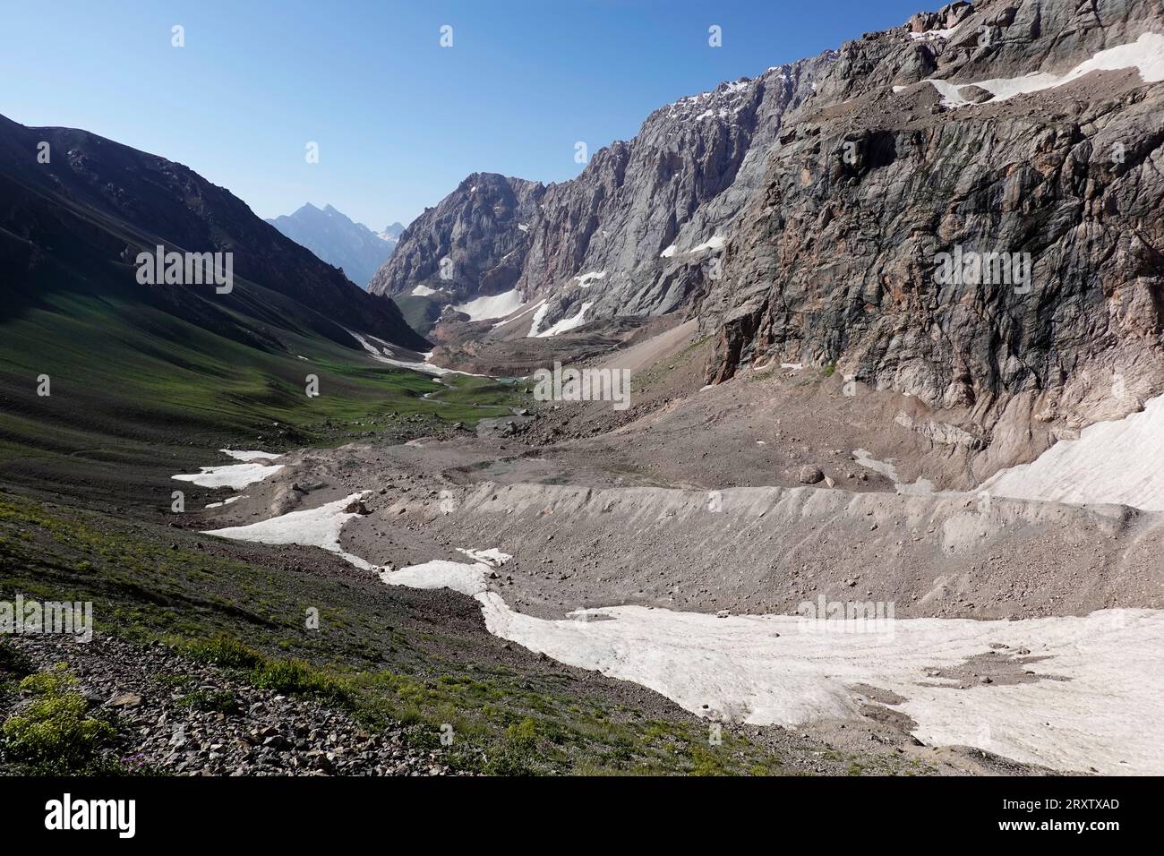 Las remotas y espectaculares montañas Fann, parte del oeste de Pamir-Alay, Tayikistán, Asia Central, Asia Foto de stock