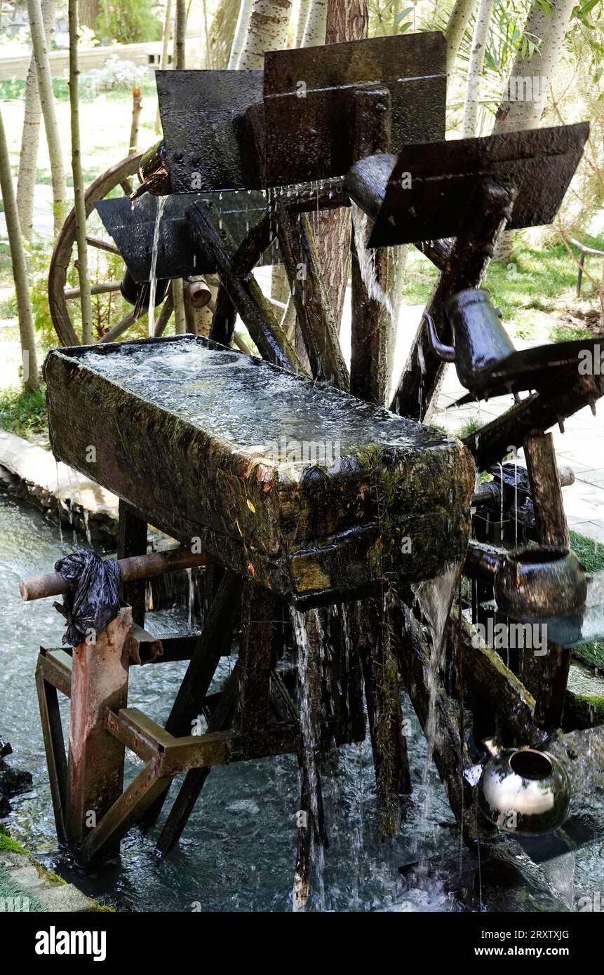 Rueda de agua tradicional, Samarcanda, Uzbekistán, Asia Central, Asia Foto de stock