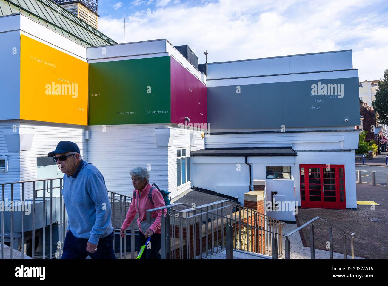 Una instalación titulada Garden by Helen Cammock está en exhibición en