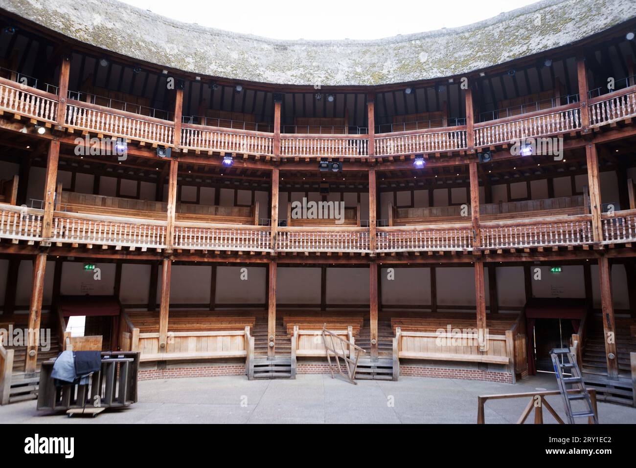 Una vista general dentro del Globe Theatre. Imagen tomada el 25 de septiembre de 2023. © Belinda Jiao jiao.bilin@gmail.com 07598931257 https://www.belindajiao.co Foto de stock