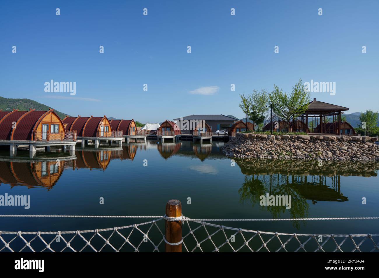 Ciudad de Zunhua, China - 13 de mayo de 2023: Hermosos balnearios acuáticos en áreas montañosas, norte de China Foto de stock