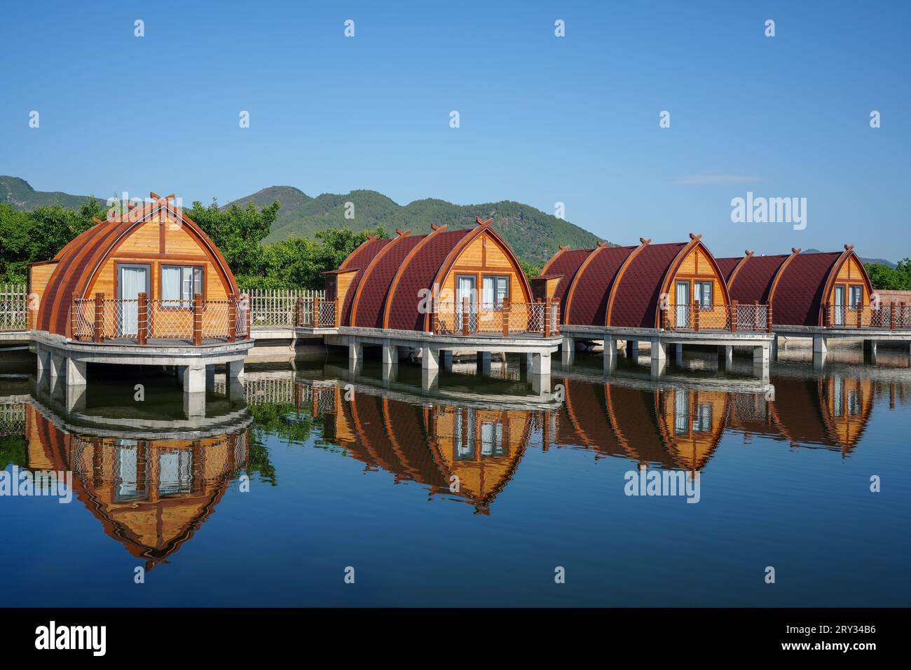 Ciudad de Zunhua, China - 13 de mayo de 2023: Hermosos balnearios acuáticos en áreas montañosas, norte de China Foto de stock