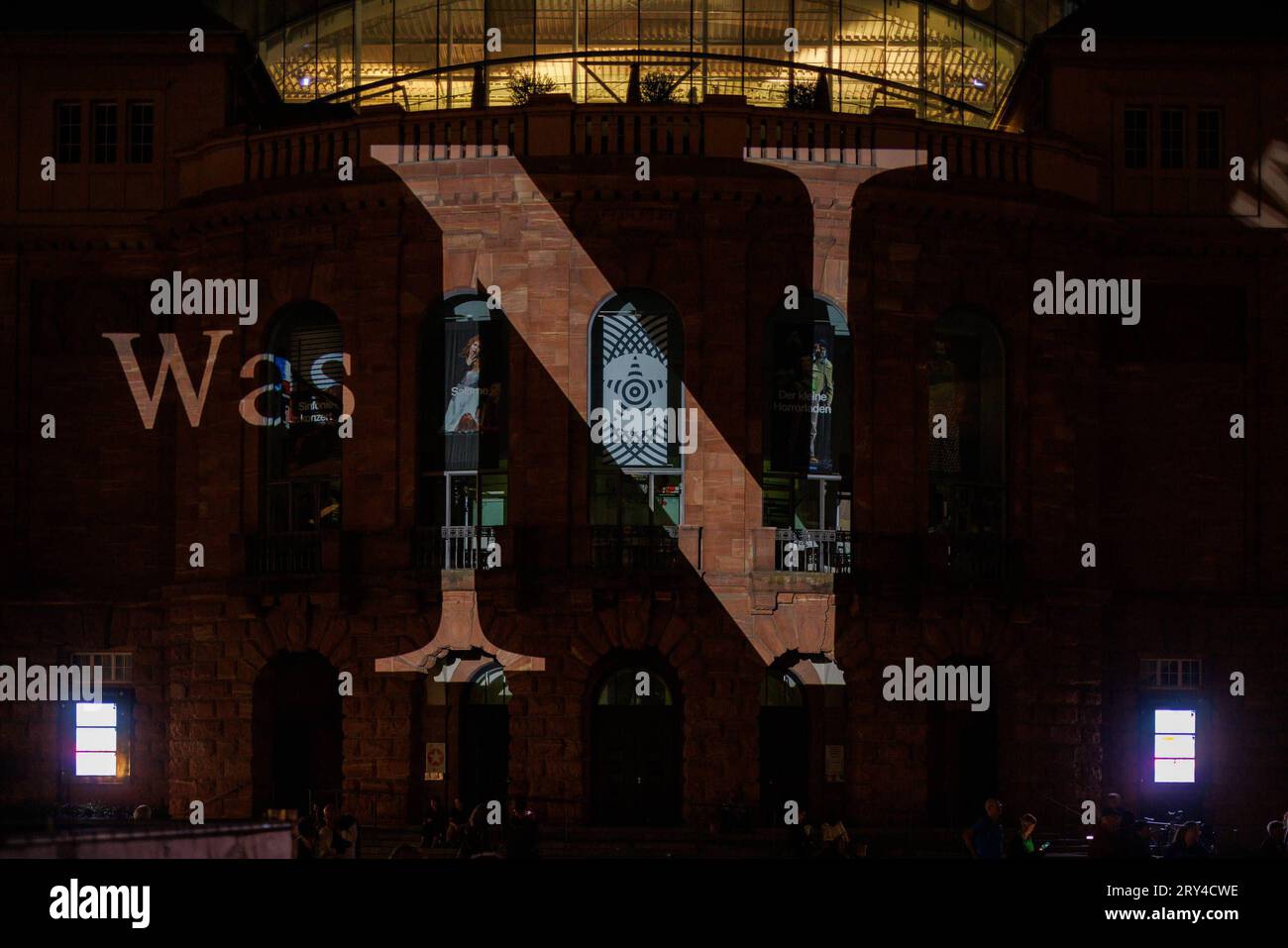 Mainz leuchtet Das Late Light Festival, 28.09.2023 Der Buchstabe N wird