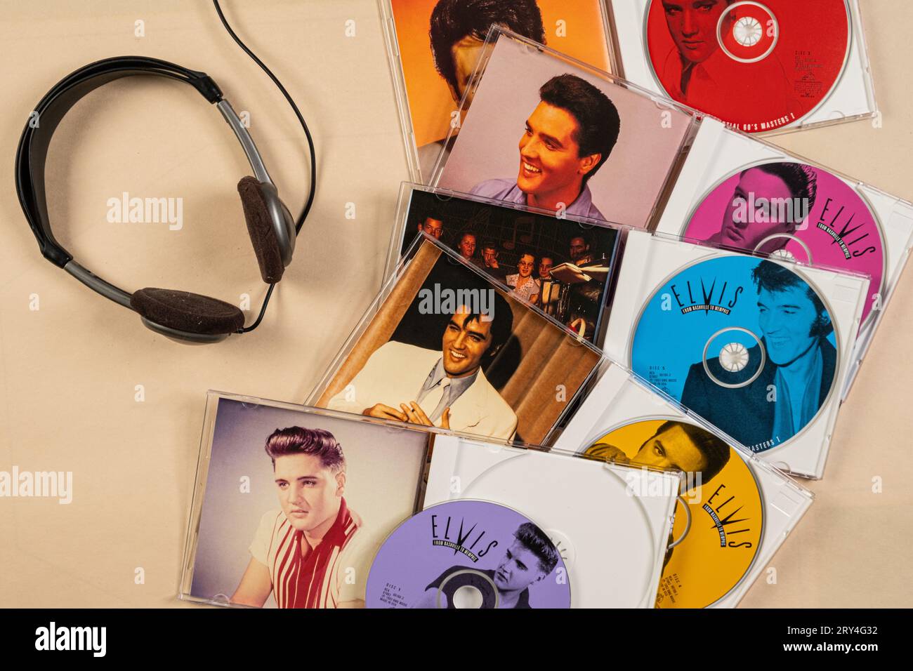 Flat lay de Elvis Presley música CD set Foto de stock
