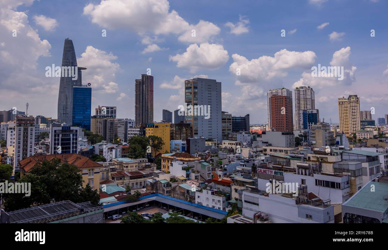Vista panorámica aérea de la ciudad de Ho Chi Minh, Vietnam al atardecer Foto de stock