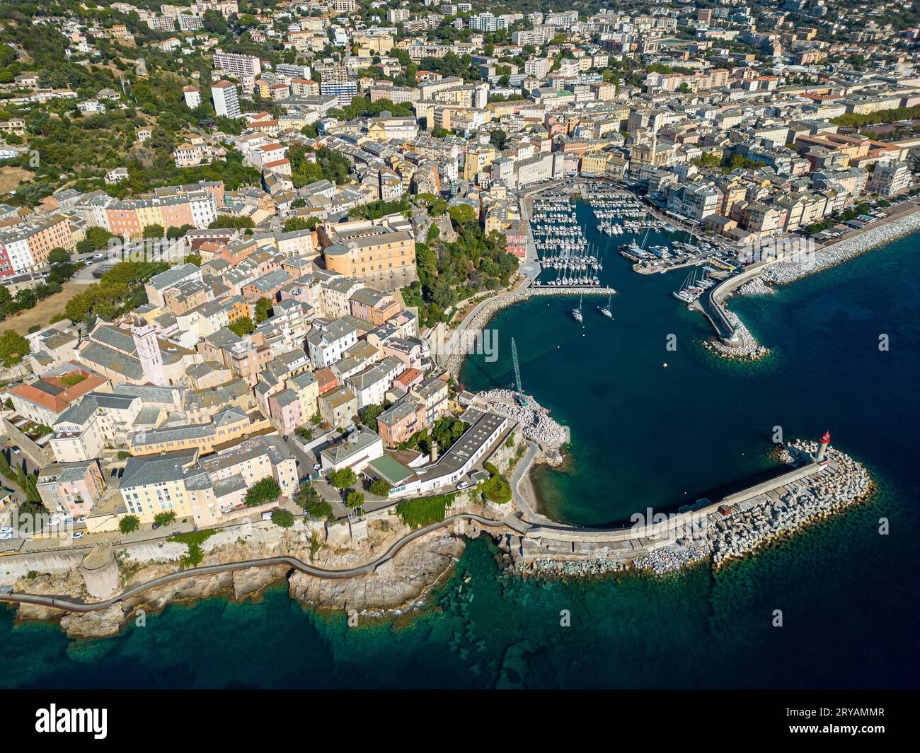 Vista aérea de Bastia, su citadele y su puerto en la isla de Corse, Francia Foto de stock