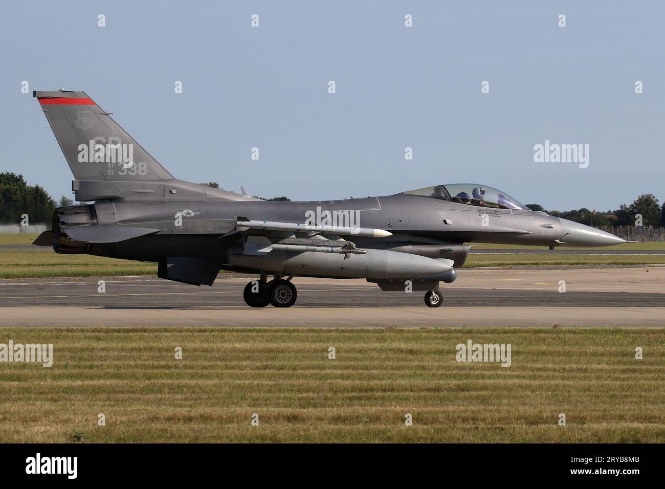 F-16C Fighting Falcon del 52º Ala de Caza en Spangdahlem, Alemania, en marcha en la RAF Mildenhall durante el Ejercicio Cobra Warrior. Foto de stock