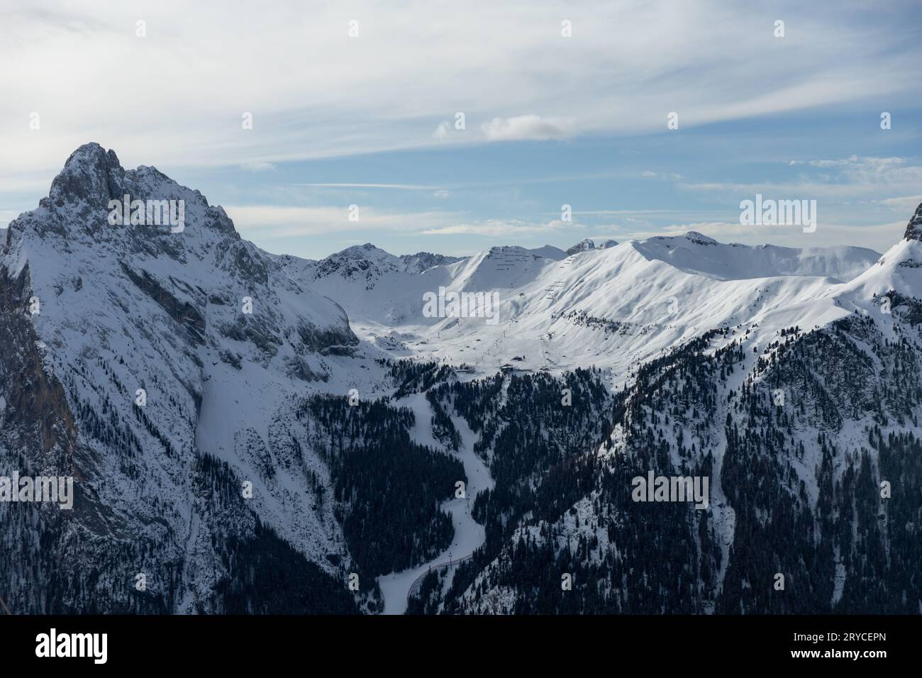 Invierno Italia Montañas Dolomitas cubiertas de nieve. Foto de alta calidad Foto de stock