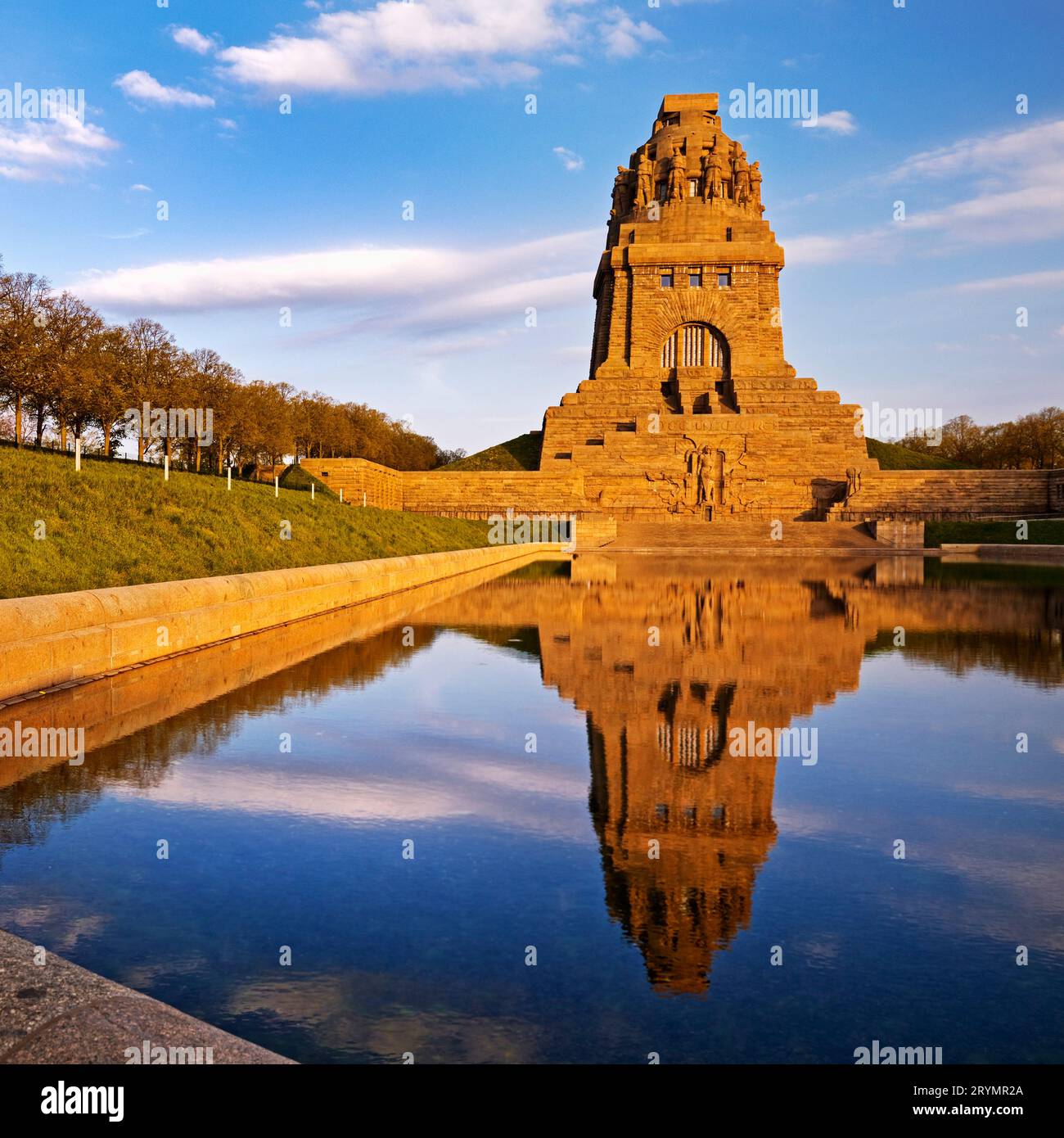 Monumento a la Batalla de las Naciones en la luz de la tarde, Leipzig, Sajonia, Alemania, Europa Foto de stock