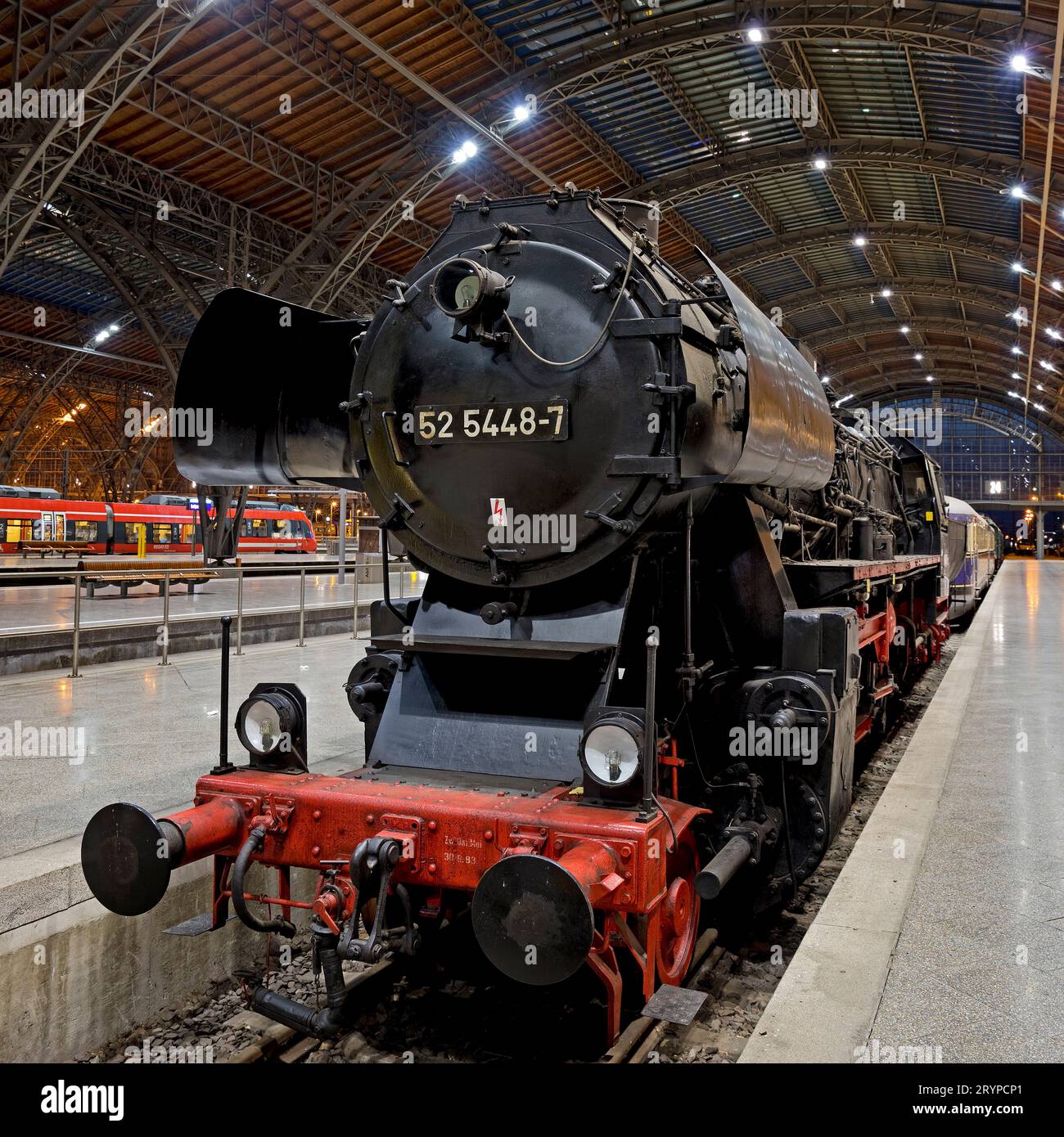 Locomotora de vapor clase 52 en la pista 24 del museo en la estación principal de ferrocarril, Leipzig, Sajonia, Alemania Foto de stock