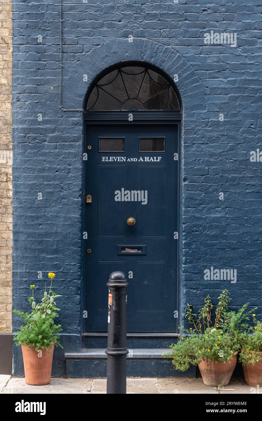 Puerta georgiana en Fournier Street en Spitalfields, Londres E1.. Foto de stock