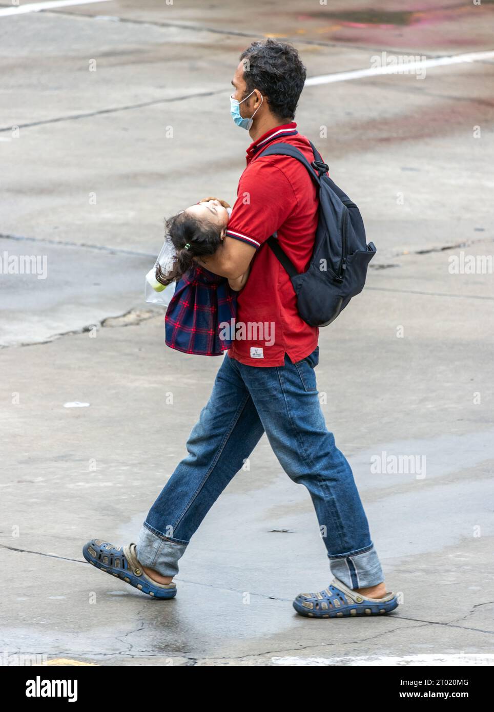 Niña En La Calle, Bebé De Tres Años De Edad Fotos, retratos, imágenes y  fotografía de archivo libres de derecho. Image 85460285