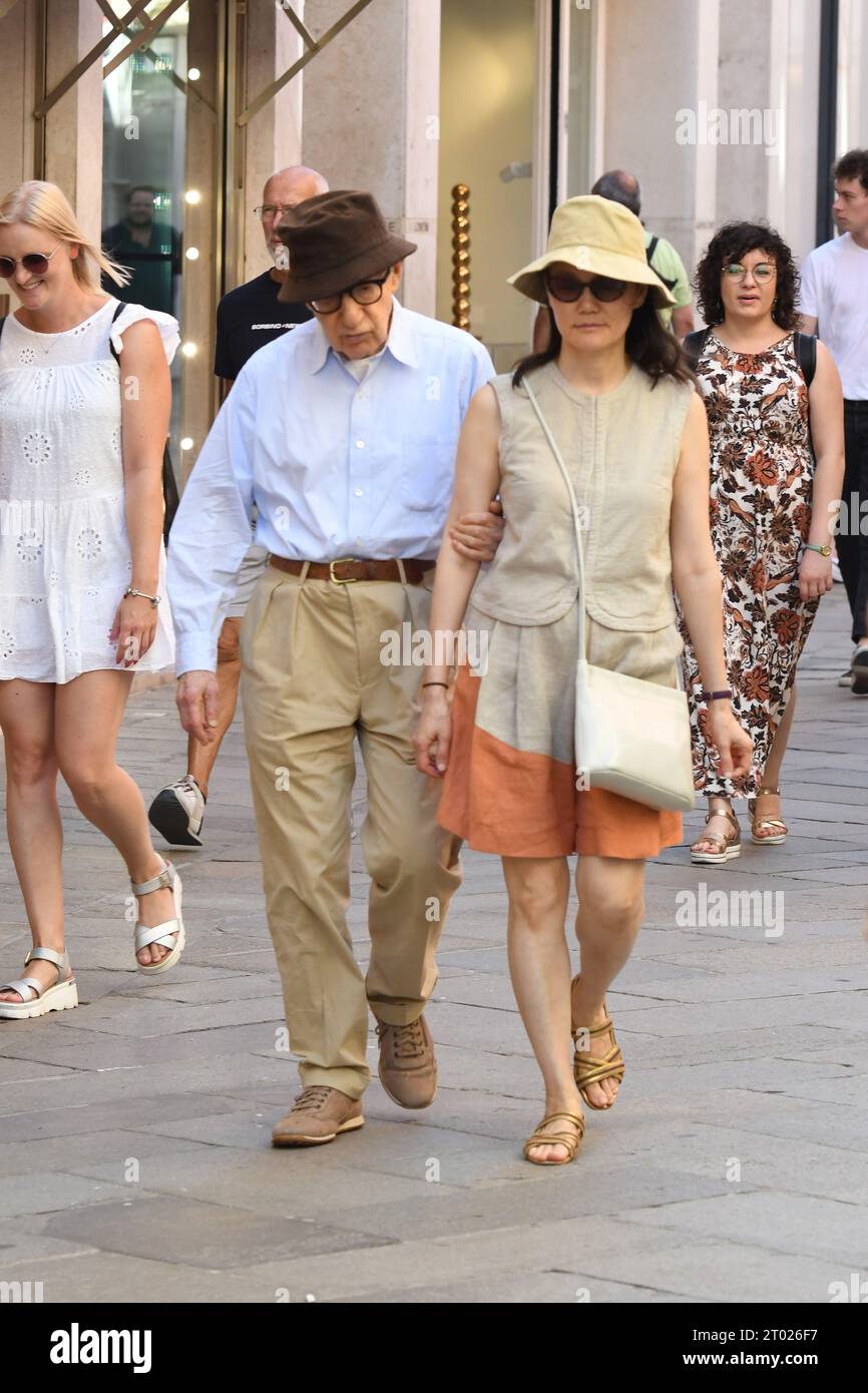 VENECIA, ITALIA SEPTIEMBRE 06 Woody Allen y su esposa Soonyi Previn