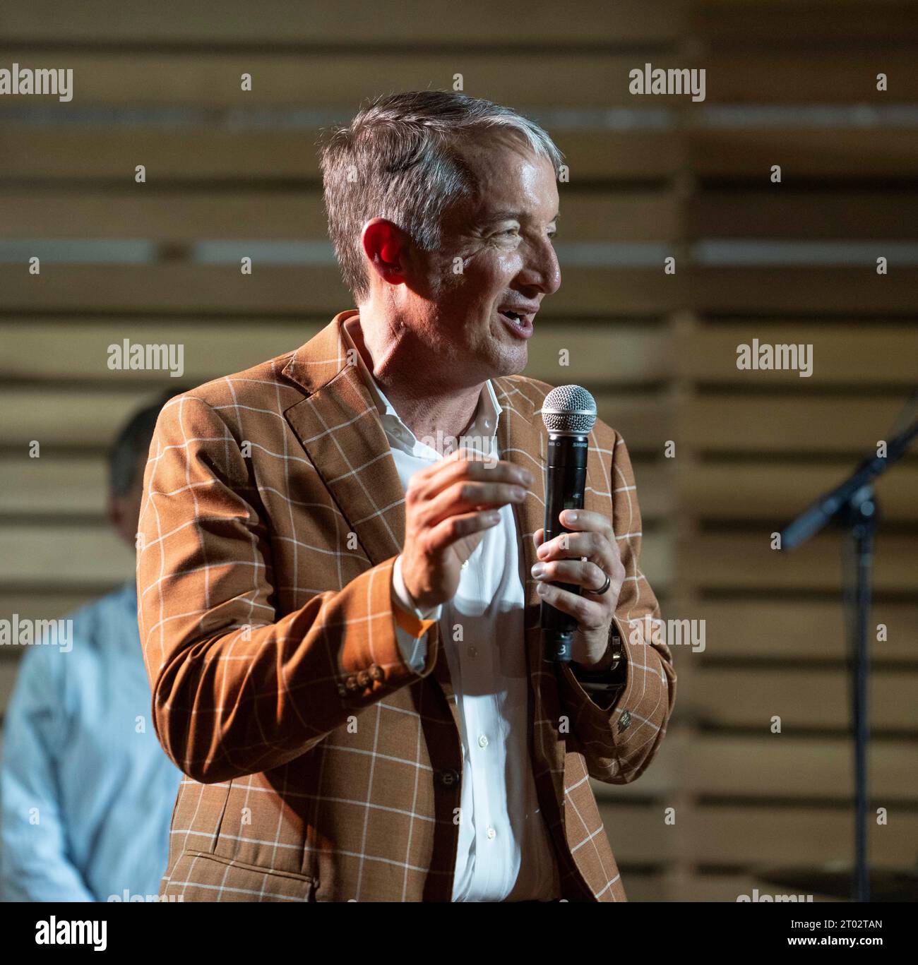 El presidente de la Universidad de Texas, JAY HARTZELL, habla en una