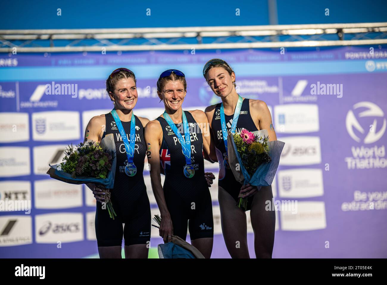 Beth Potter, Cassandre Laure Beaugrand, Kate Waugh en el podio con la